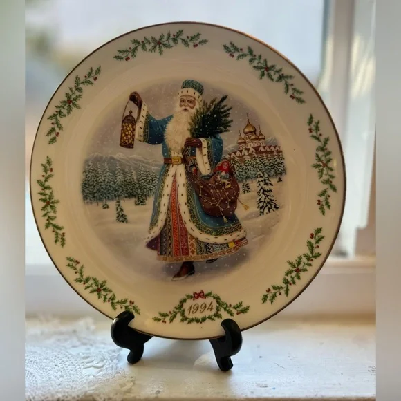 International Santa Claus Plate Collection By Lenox, 1992
